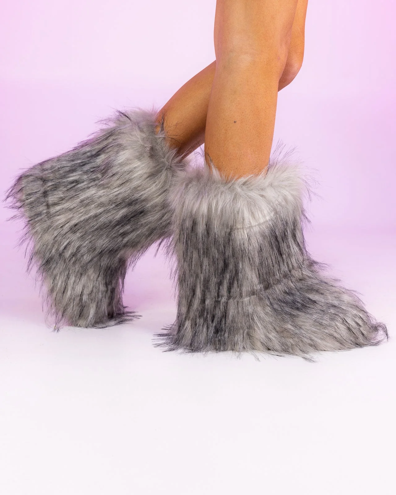 Women's Gray Boots With The Fur - Image 5