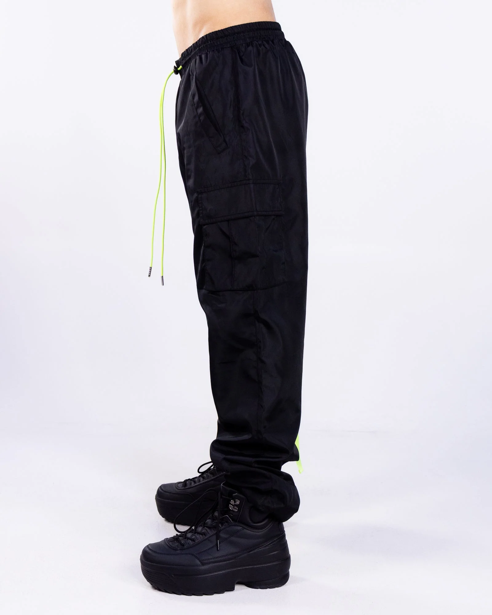 Highlights Men's Black Utility Cargo Pants - Image 6