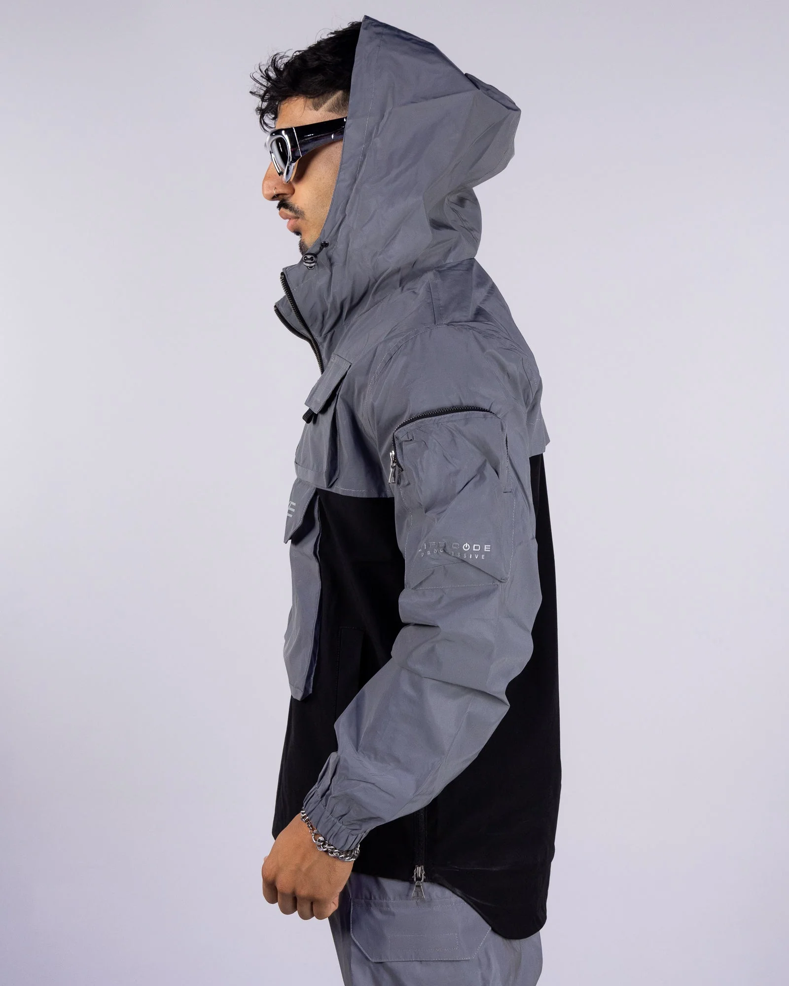 Night Light Men's Silver Reflective Pullover Windbreaker - Image 5