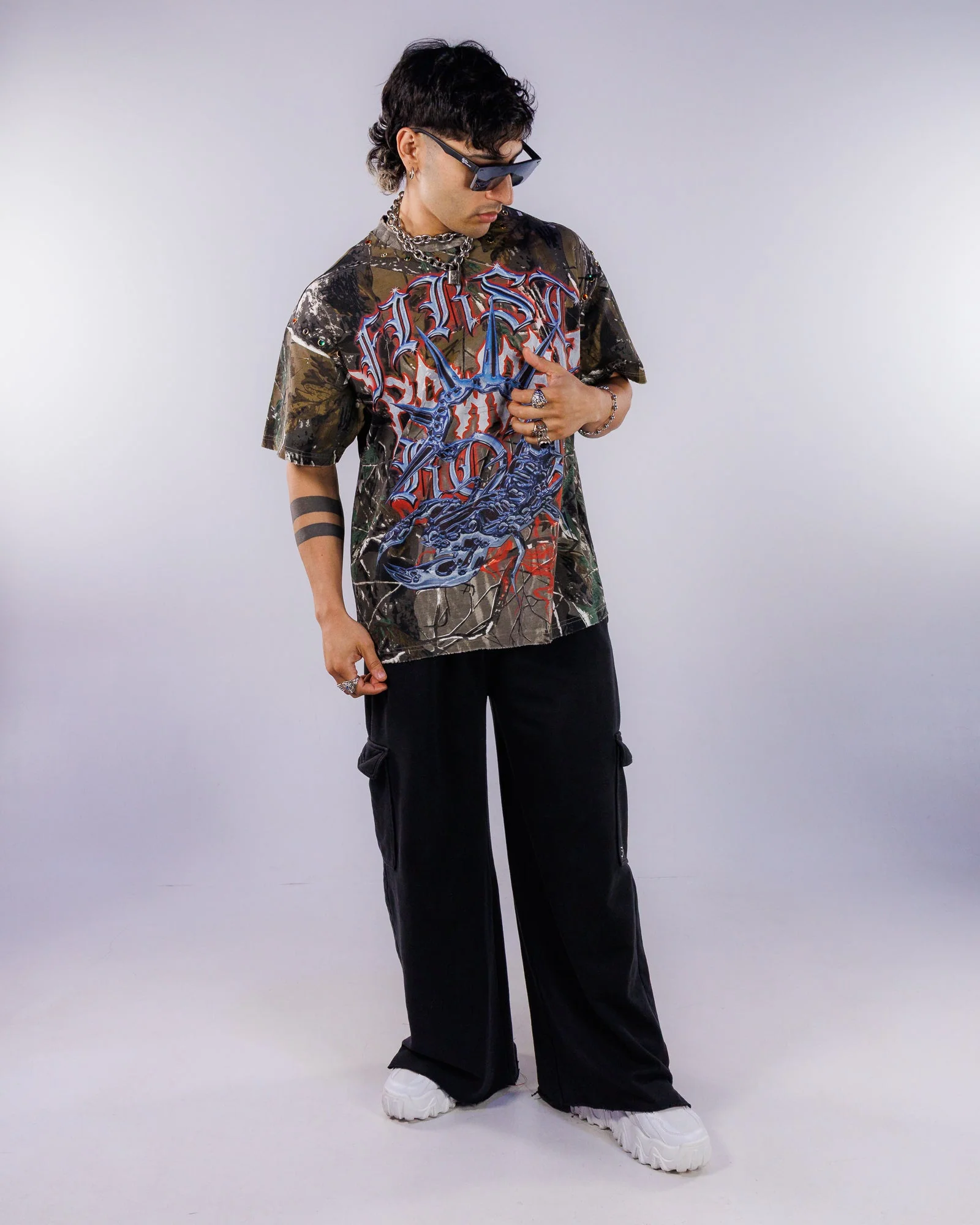 Scorpion Hunt Men's Camo Tee - Image 2