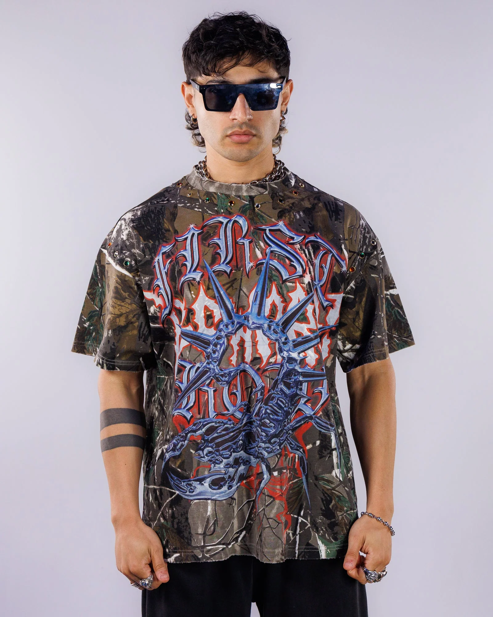 Scorpion Hunt Men's Camo Tee - Image 3